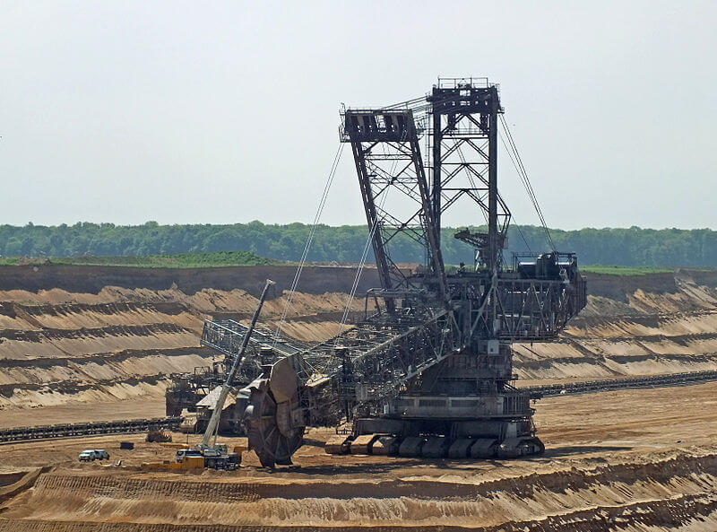 The five largest machines in the mining industry - 911Metallurgist 800px Bucket wheel excavator under repair germany